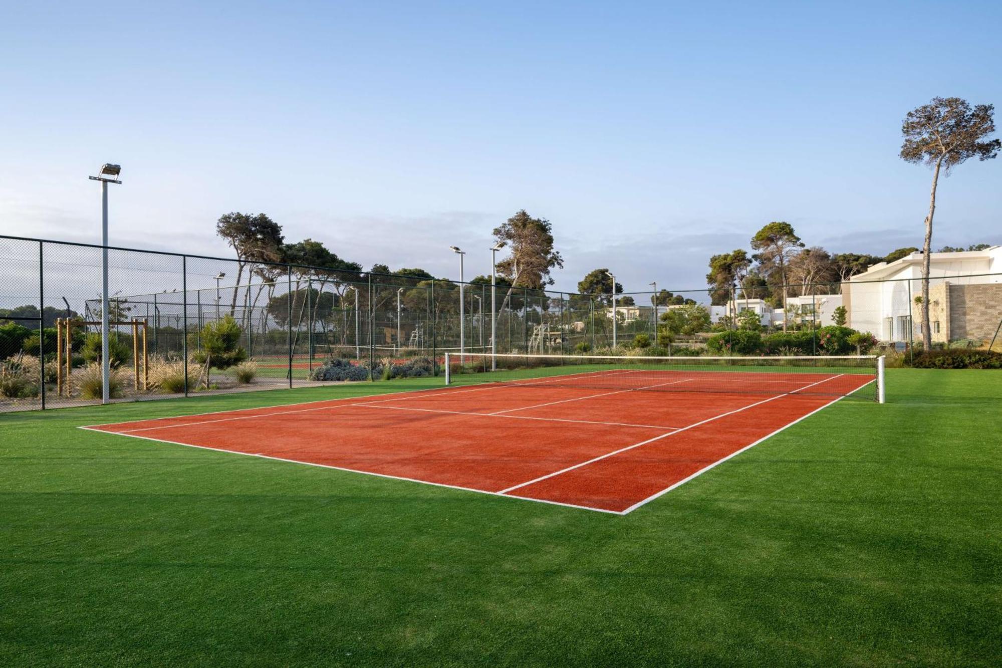 Radisson Blu Resort Αλ Χοσέιμα Εξωτερικό φωτογραφία Tennis court