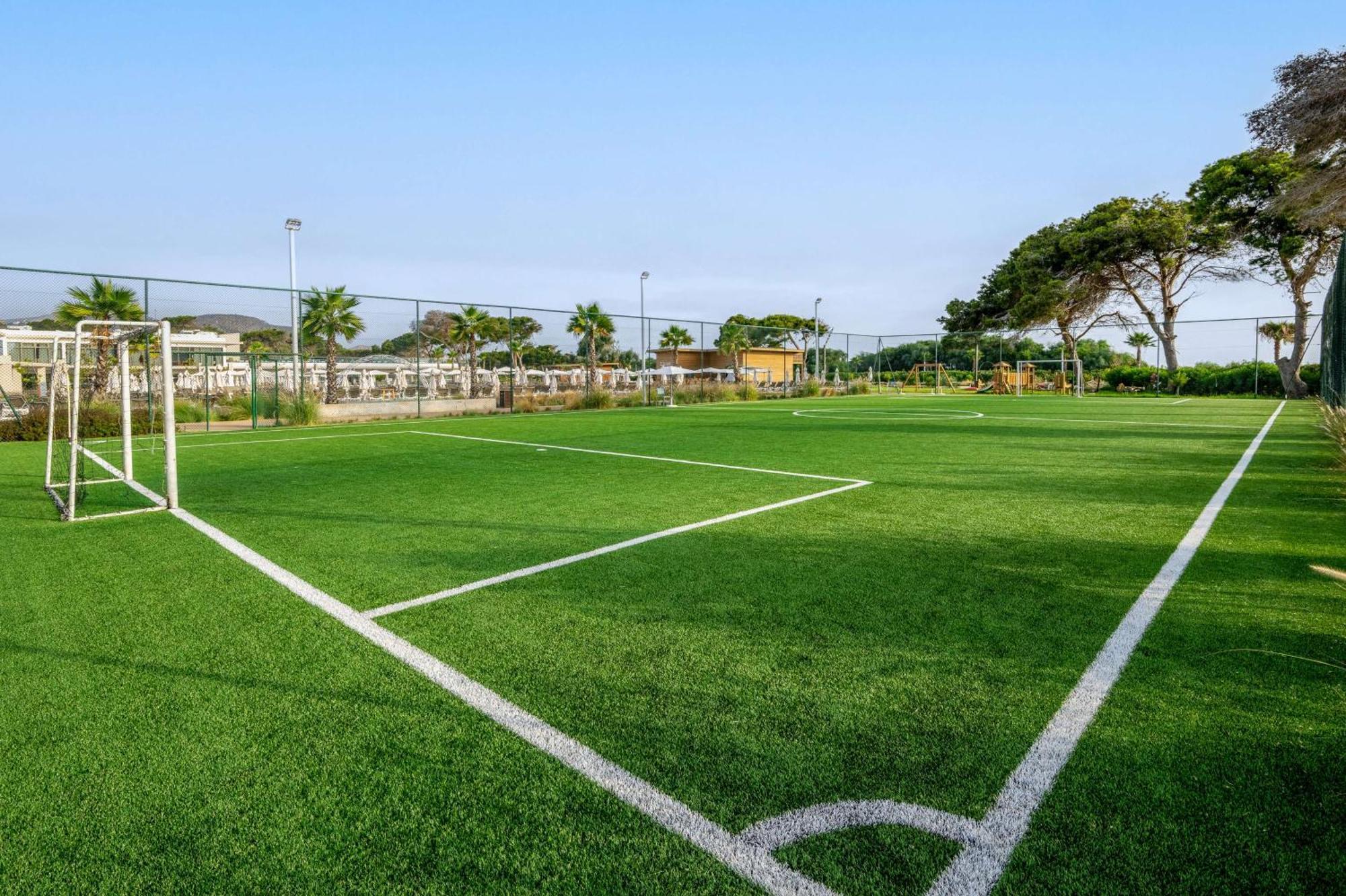 Radisson Blu Resort Αλ Χοσέιμα Εξωτερικό φωτογραφία The training ground