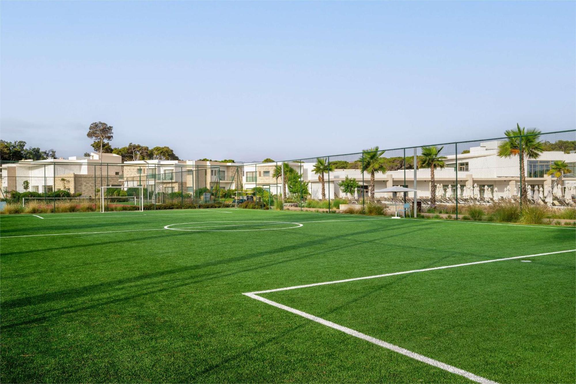 Radisson Blu Resort Αλ Χοσέιμα Εξωτερικό φωτογραφία The football field
