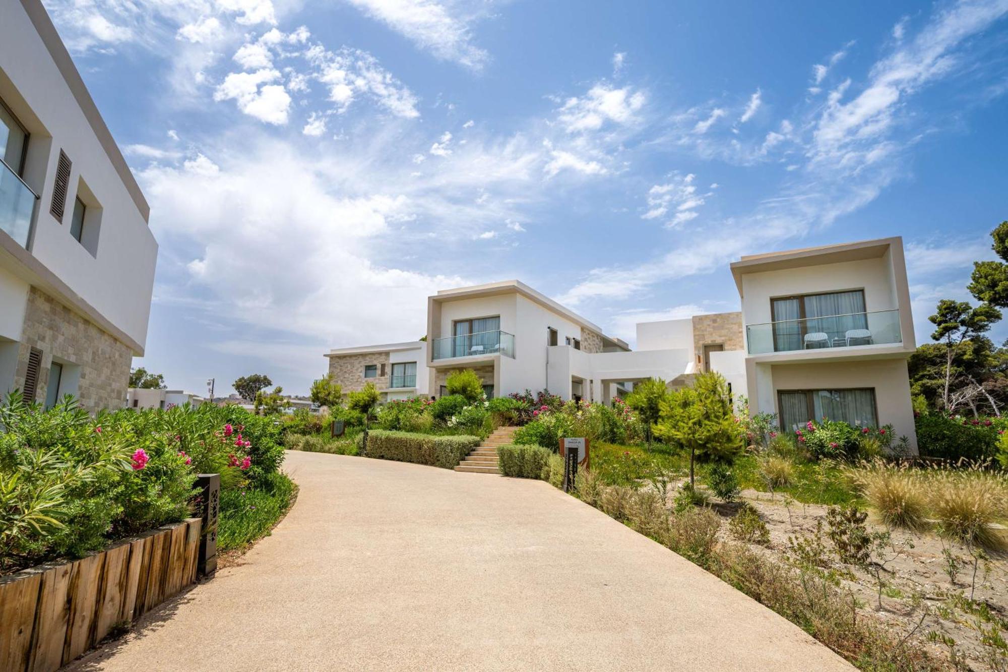 Radisson Blu Resort Αλ Χοσέιμα Εξωτερικό φωτογραφία The resort's villas
