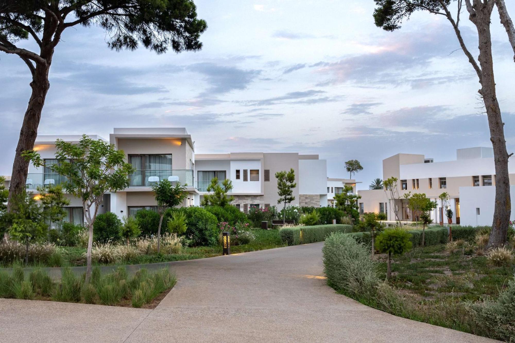Radisson Blu Resort Αλ Χοσέιμα Εξωτερικό φωτογραφία The resort's villas