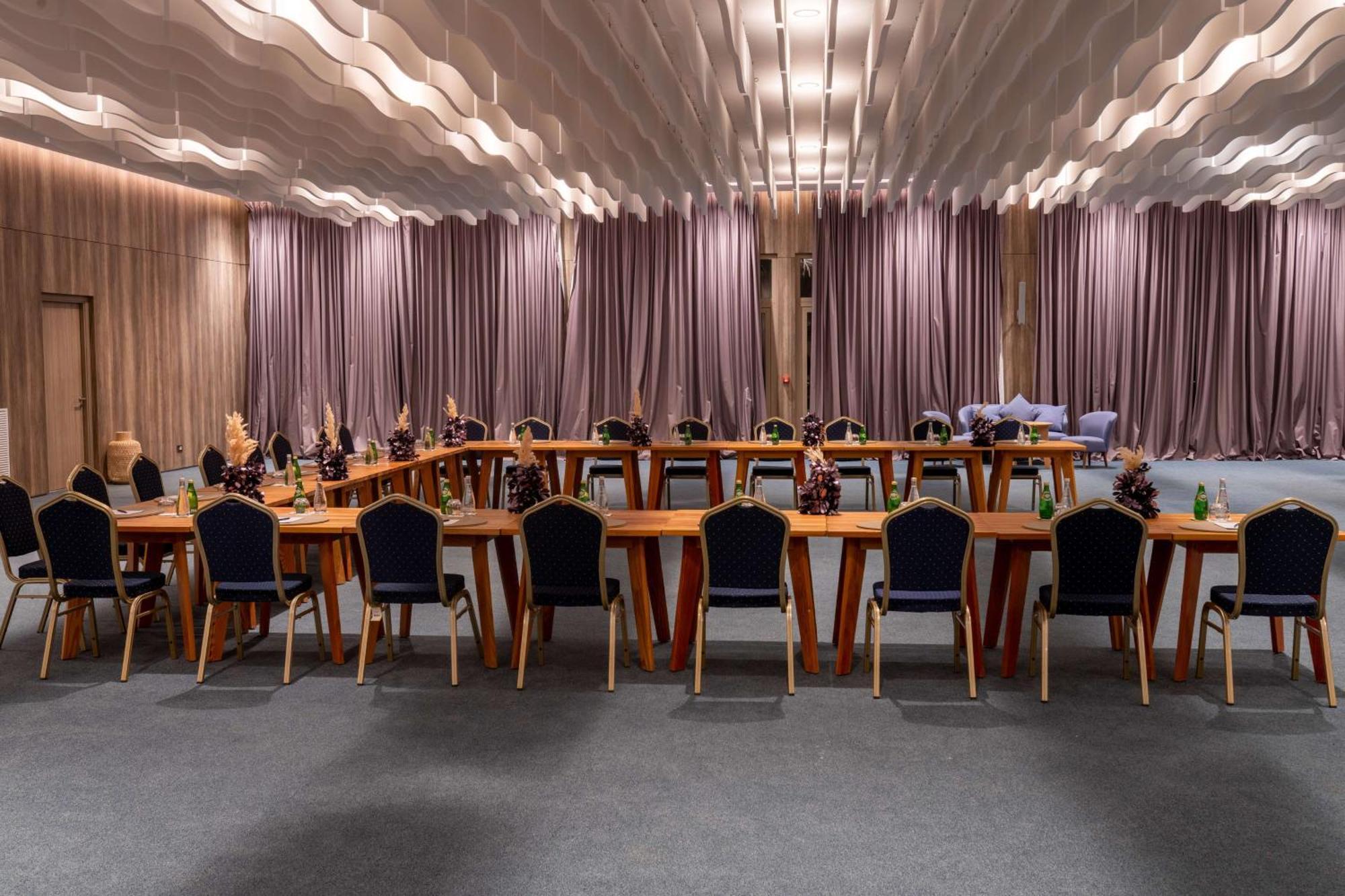 Radisson Blu Resort Αλ Χοσέιμα Εξωτερικό φωτογραφία The conference room