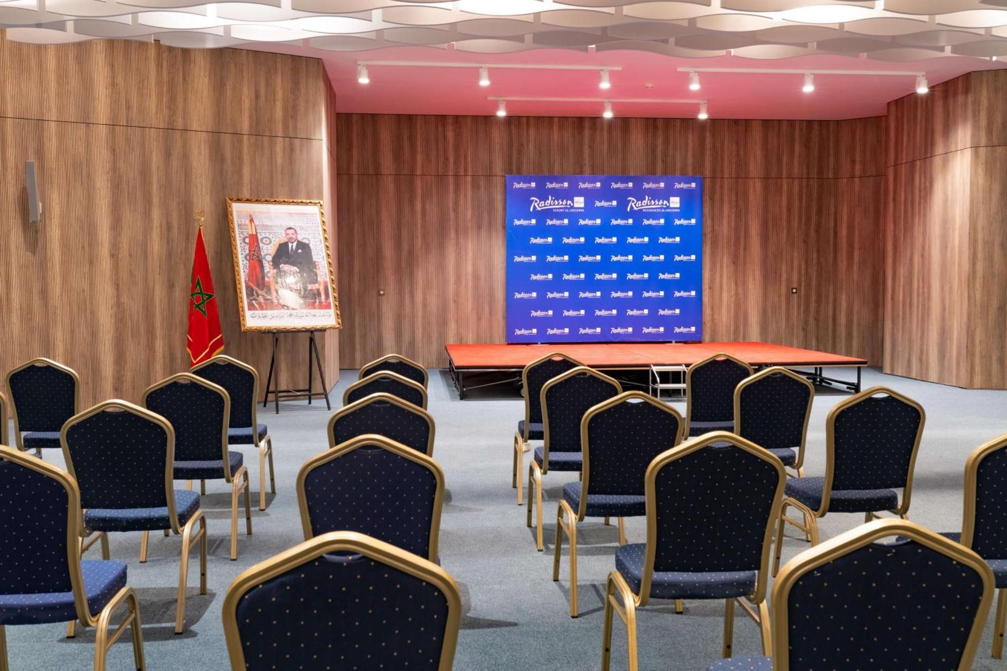 Radisson Blu Resort Αλ Χοσέιμα Εξωτερικό φωτογραφία The press conference room of the Moroccan parliament