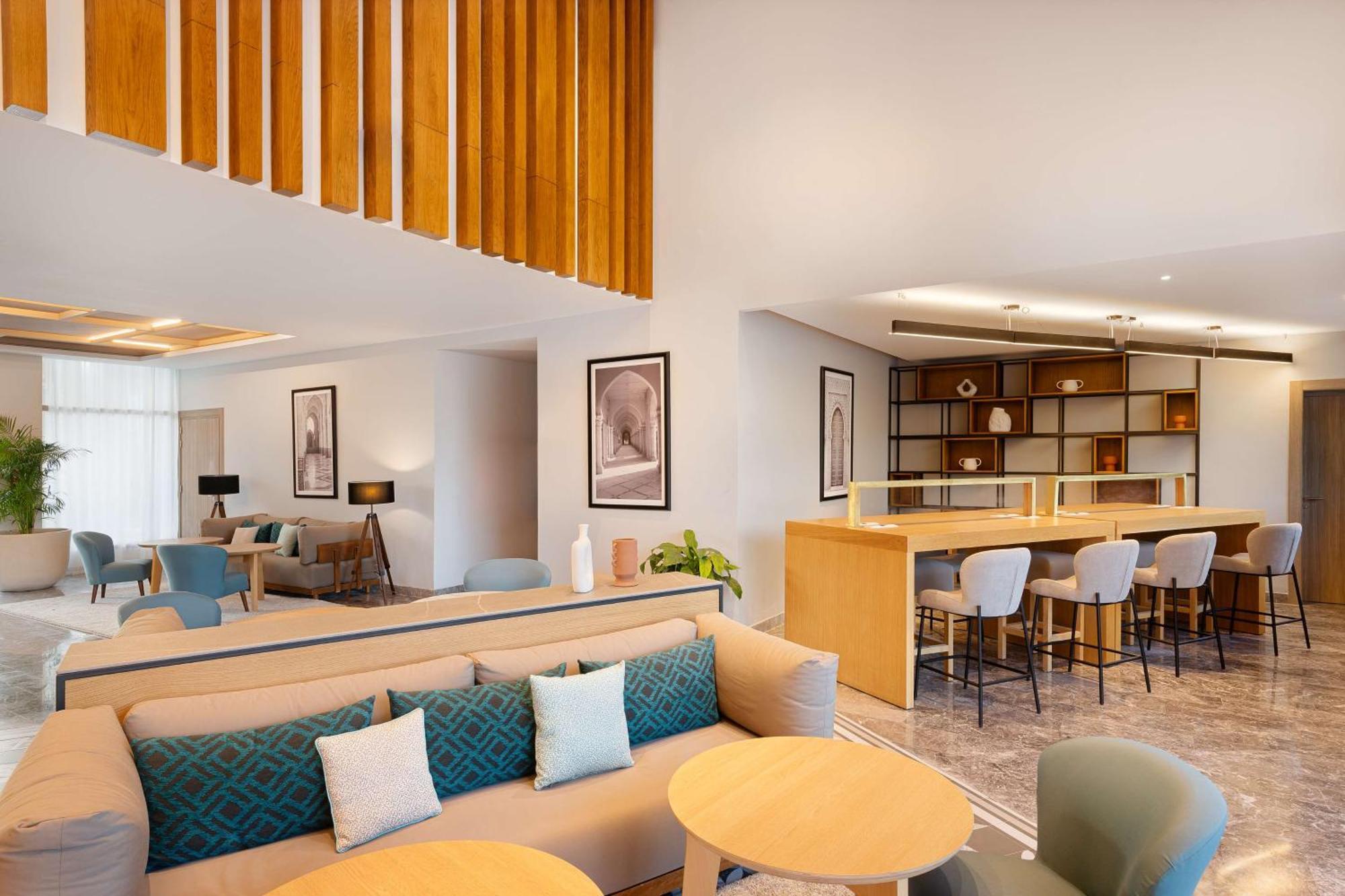 Radisson Blu Resort Αλ Χοσέιμα Εξωτερικό φωτογραφία The lounge at the airport